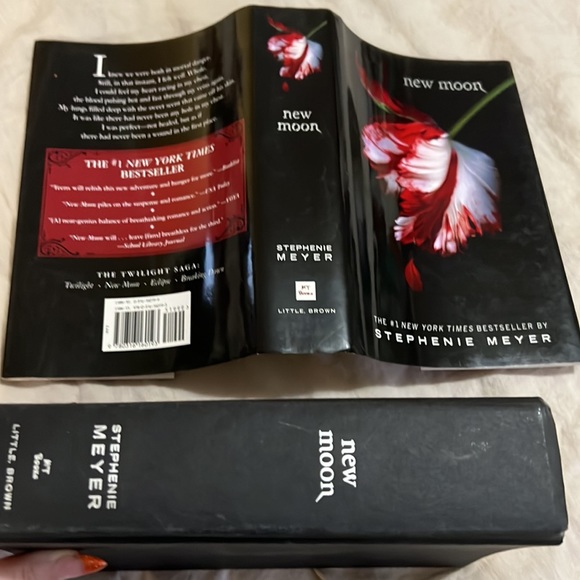 New Moon First Edition, September 2006 - Picture 6 of 6